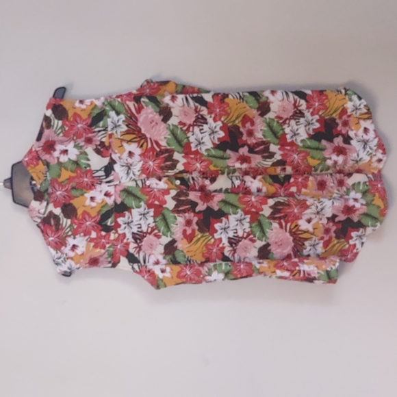 Sag Harbor Button Back Detail Floral Blouse 1x - Picture 4 of 9